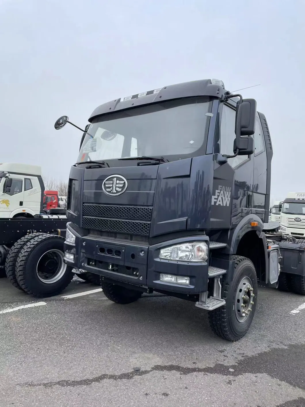 8X4 3 Axle 340HP Horsepower Euro 2 Standard Tactor Truck